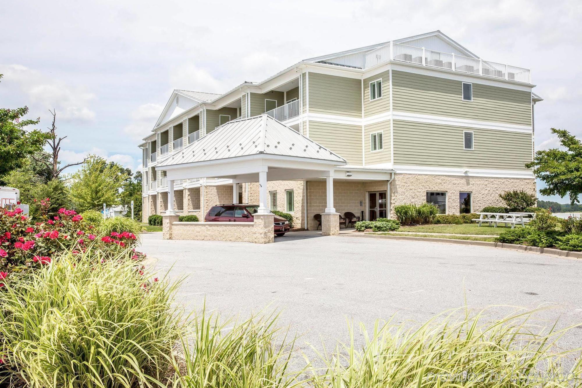 Island Inn & Suites, Ascend Hotel Collection Piney Point Екстер'єр фото